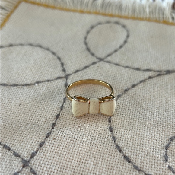 TWO rings one is a 9.25 silver ring sz is 7 AND the cream bow tie is sz 7 1/2 - Picture 3 of 11